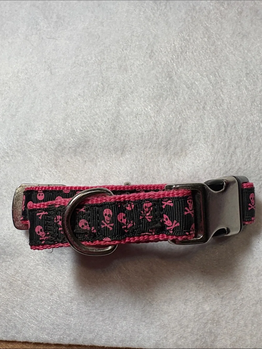 M/L Adjustable Girl Dog Skull & Crossbones Collar. Black & Pink.